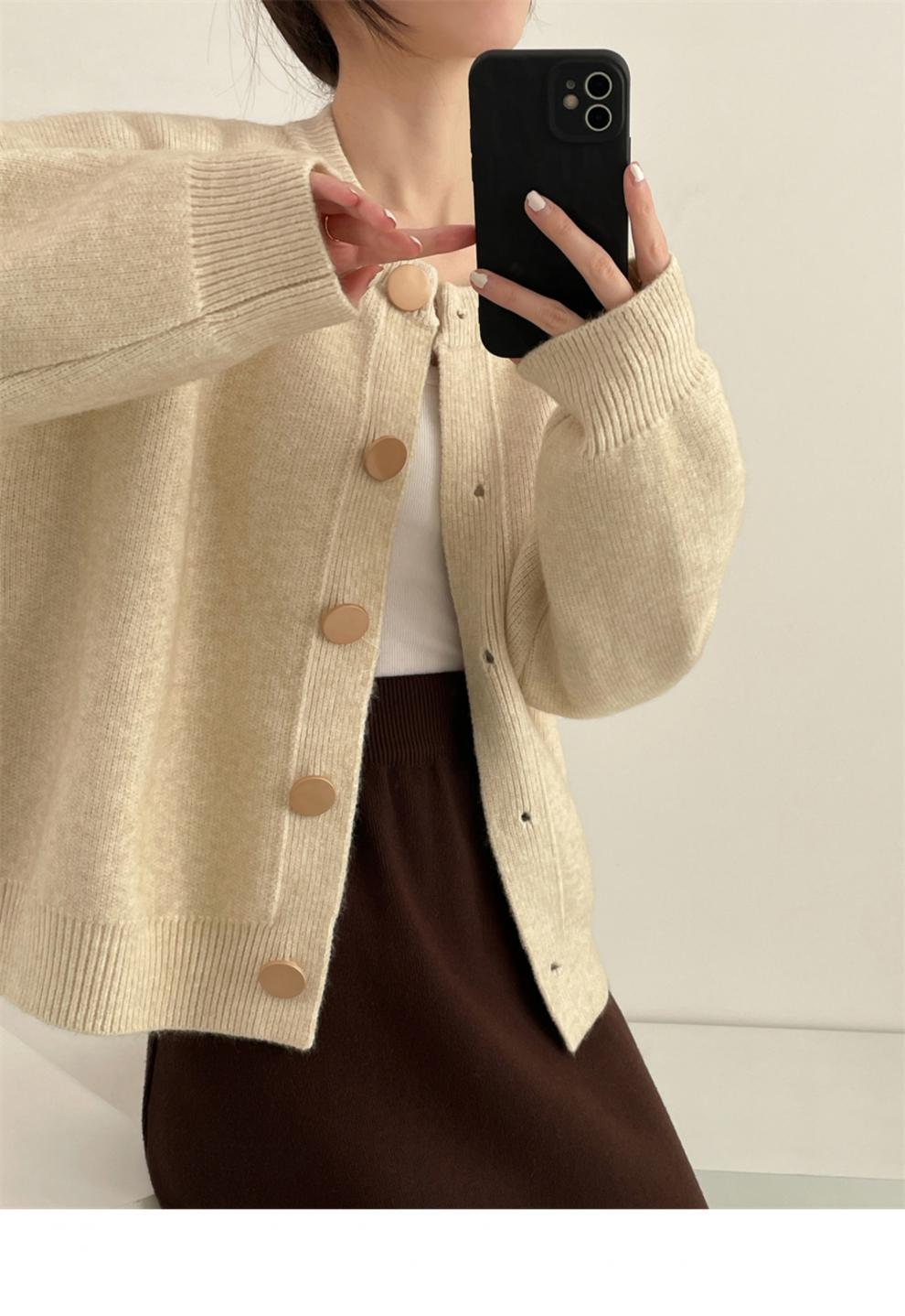 Damen Oversized Strickjacke mit großen Holzknöpfen und weitem Schnitt ModeGeist