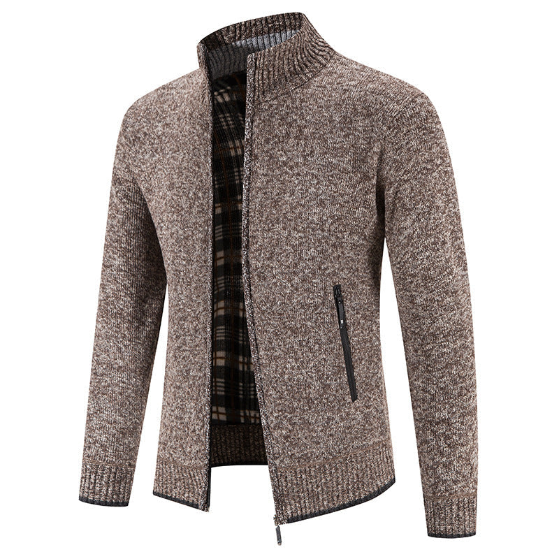 Herren Strickjacke mit hohem Kragen und praktischen Reißverschlusstaschen ModeGeist