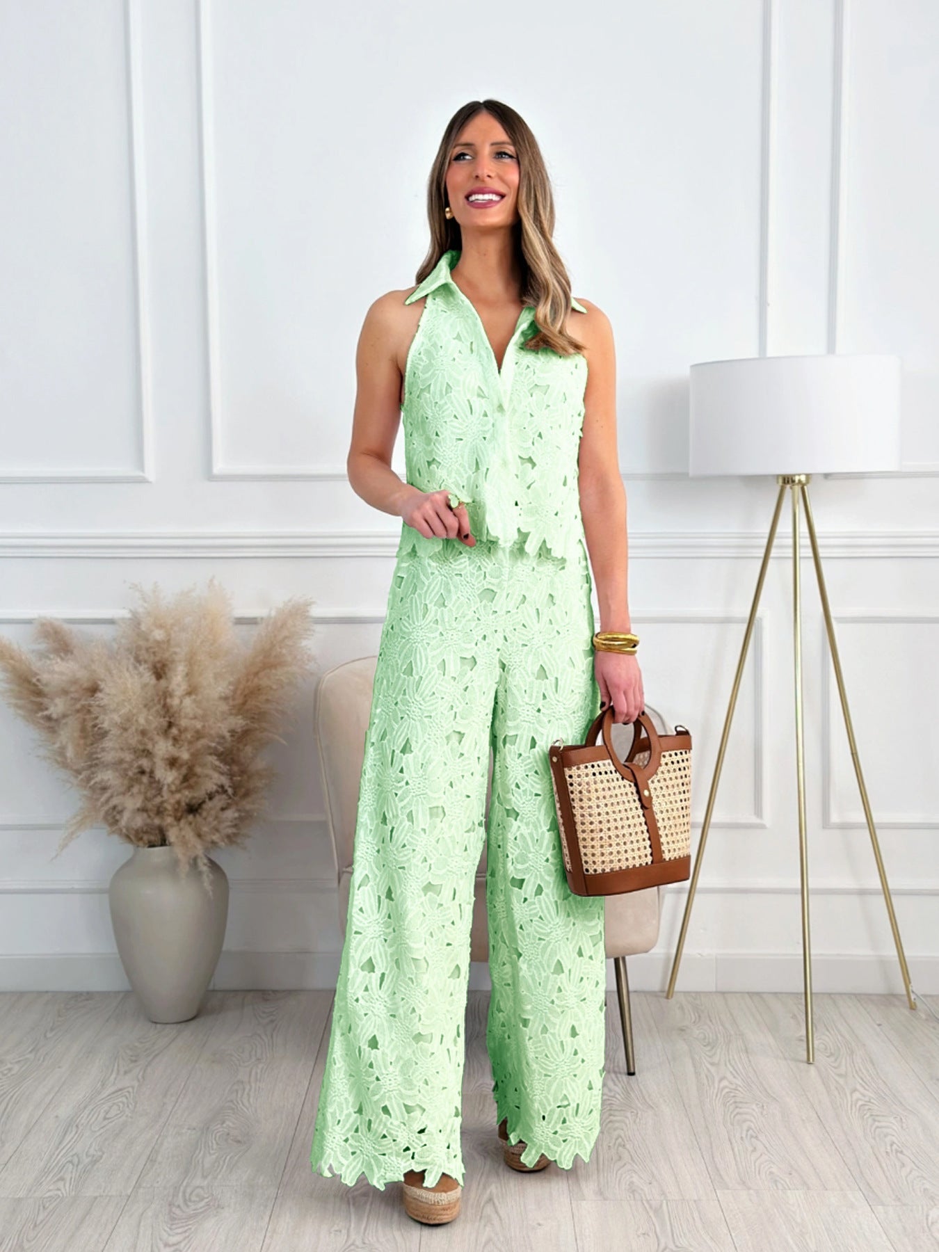 Elegantes Damen-Jumpsuit mit Spitze und weitem Bein von MODEGEIST