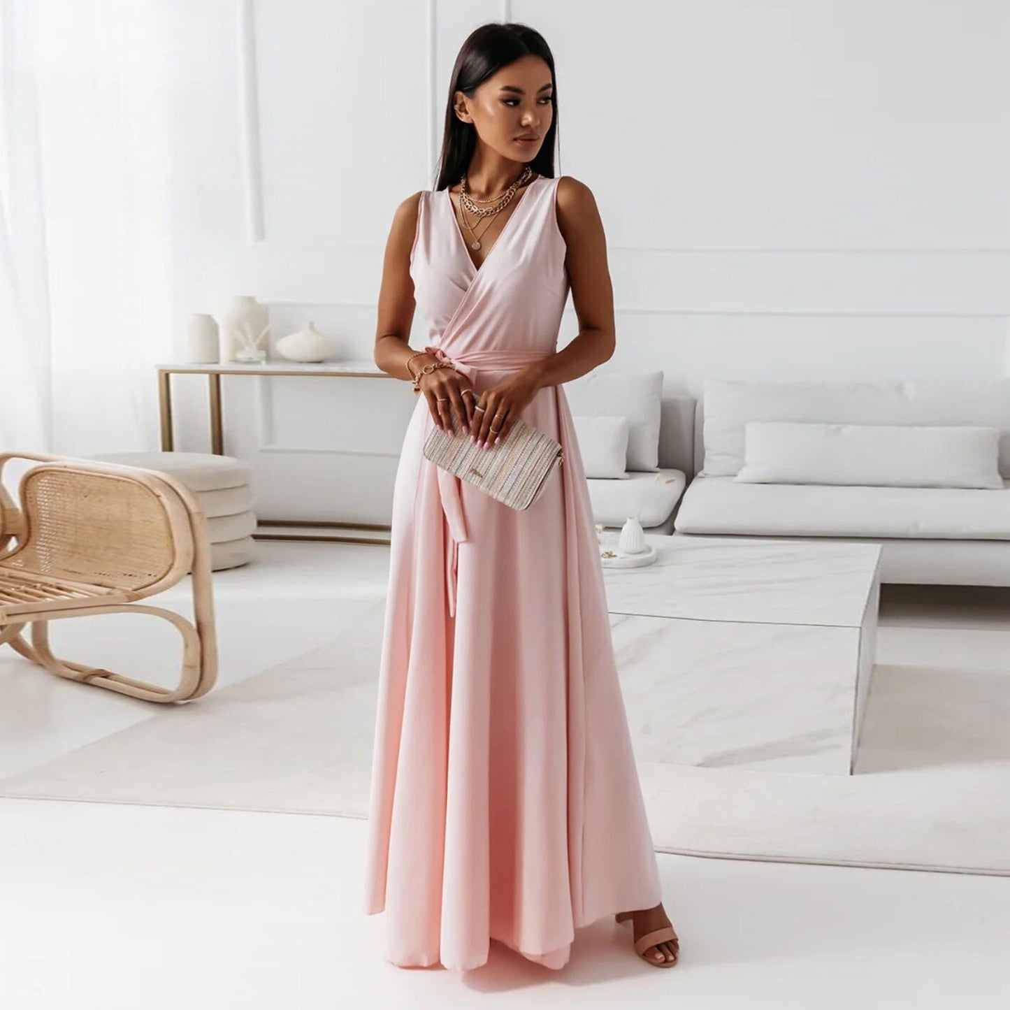 Langes unifarbenes Damenkleid mit V-Ausschnitt von Franziska