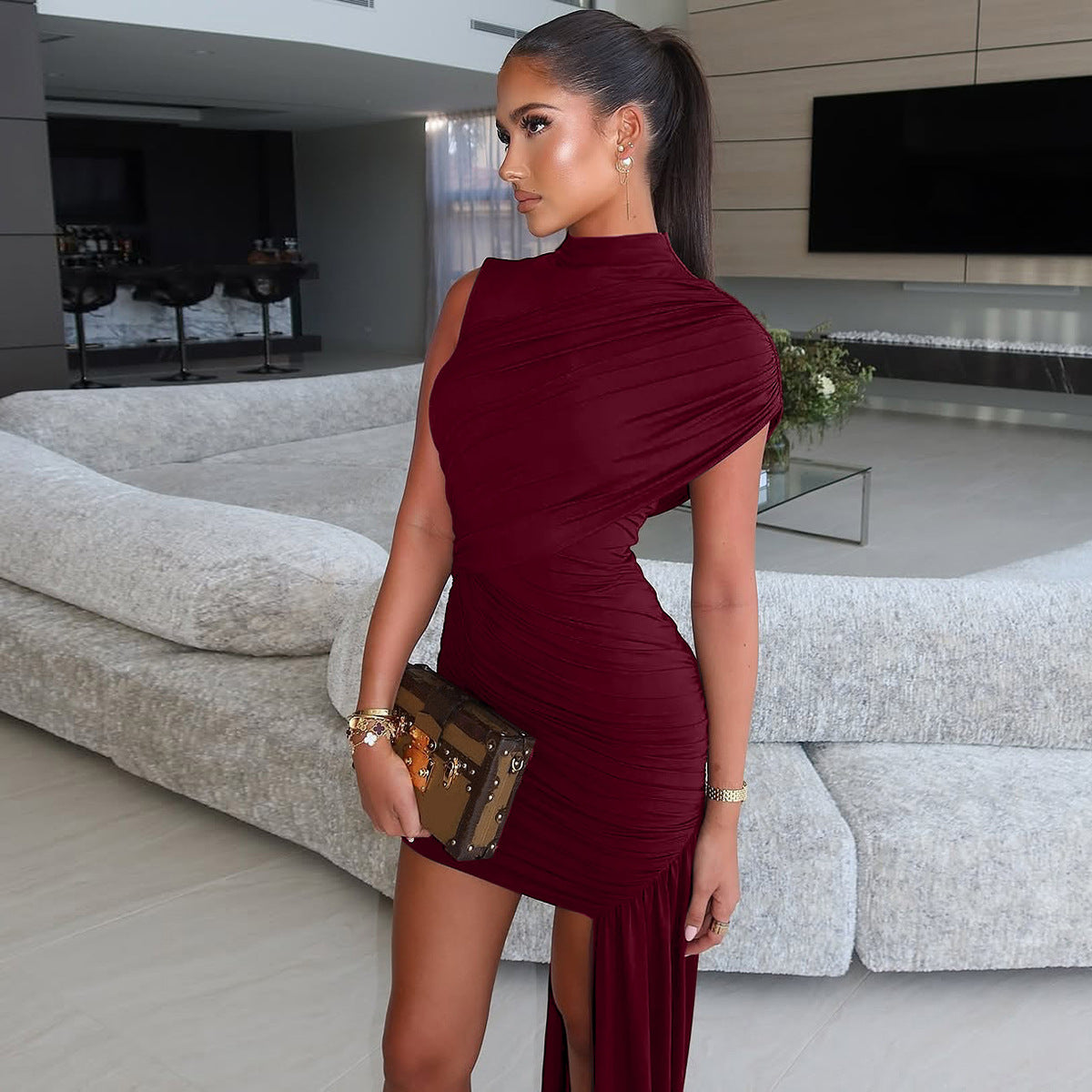 Elegantes Wickelkleid für Damen mit asymmetrischem Saum und raffinierten Rüschen – MODEGEIST