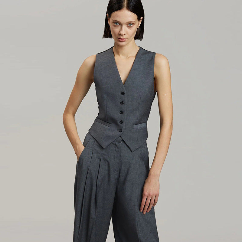 Modebewusste Damenweste: elegant, tailliert, mit Knöpfen und schmal geschnitten