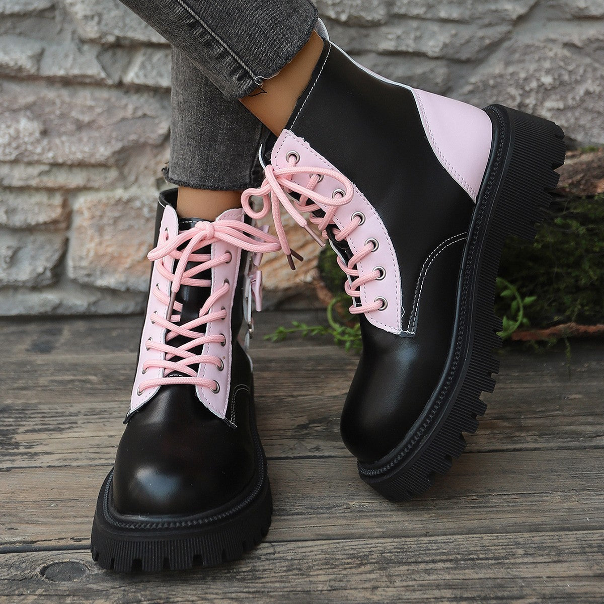 Damen Robust und stylisch gefütterte Stiefel mit hohem Schaft und farblichen Akzenten ModeGeist