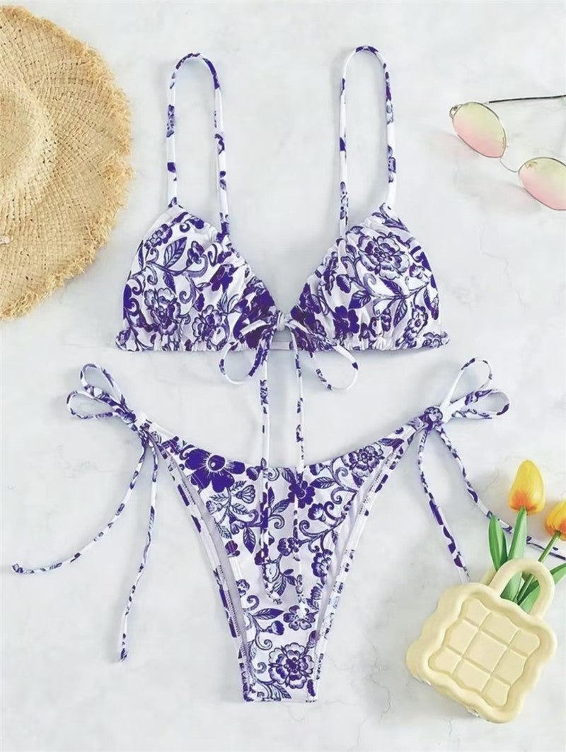 Modischer Dreieck-Bikini mit Blumenprint und verstellbaren Bändern
