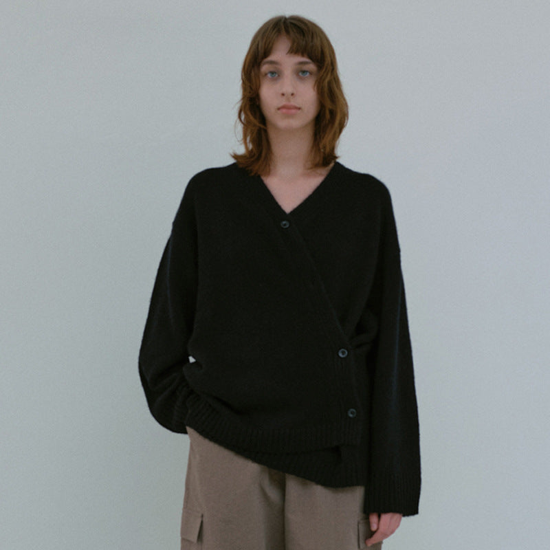 Modischer Damen-Pullover aus Strick mit Wickeloptik und edlen Details