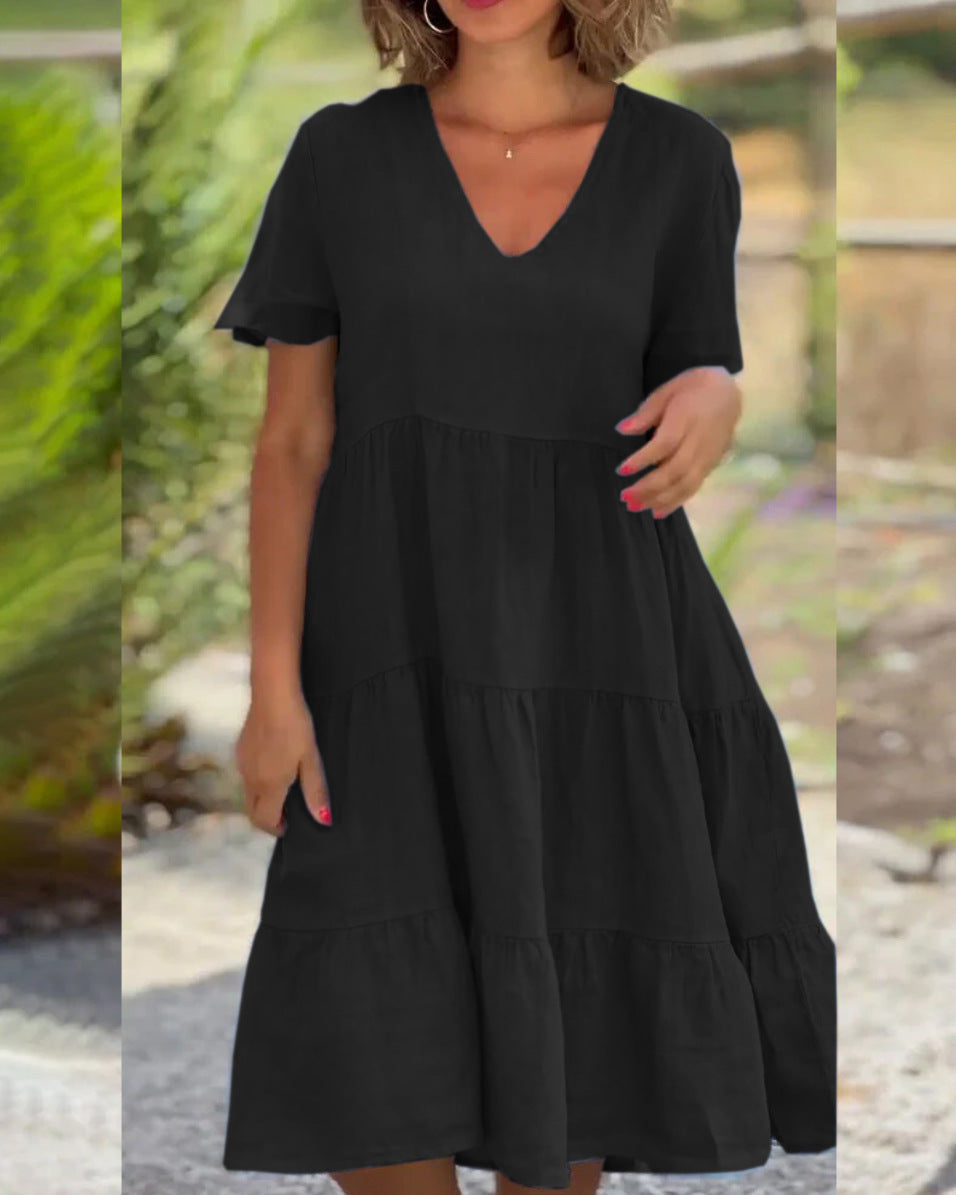 langes Damenkleid mit V-Ausschnitt und weitem Rock von MODEGEIST
