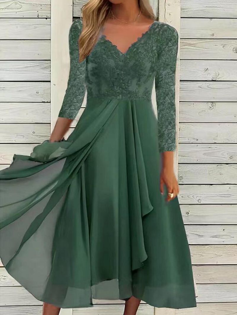 Elegantes Etuikleid mit Spitze und fließendem Rock von MODEGEIST