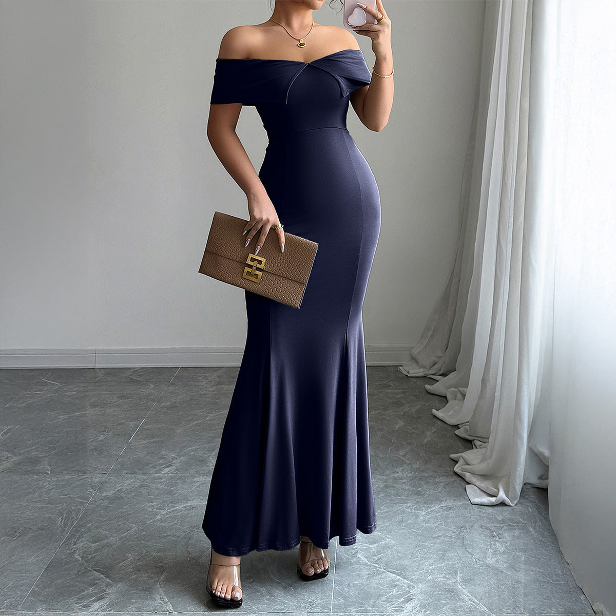 Schulterfreies, elegantes Abendkleid für Damen von MODEGEIST