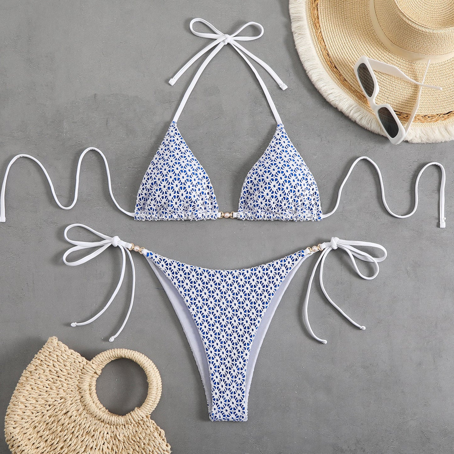 Bikini-Set mit Dreieck-Oberteilen, verstellbaren Trägern und elastischer Hose von MODEGEIST