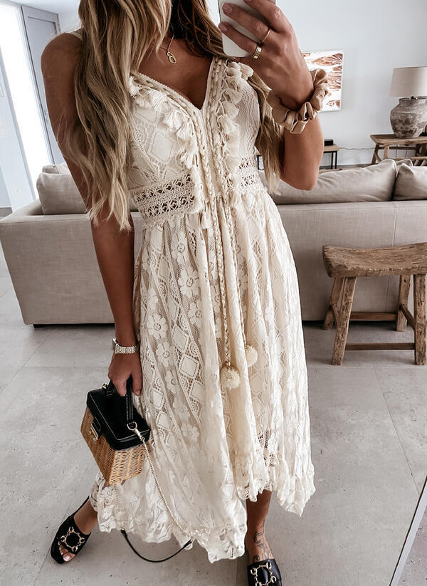 Elegantes, luftiges Maxikleid mit Spitze und Rüschen – MODEGEIST