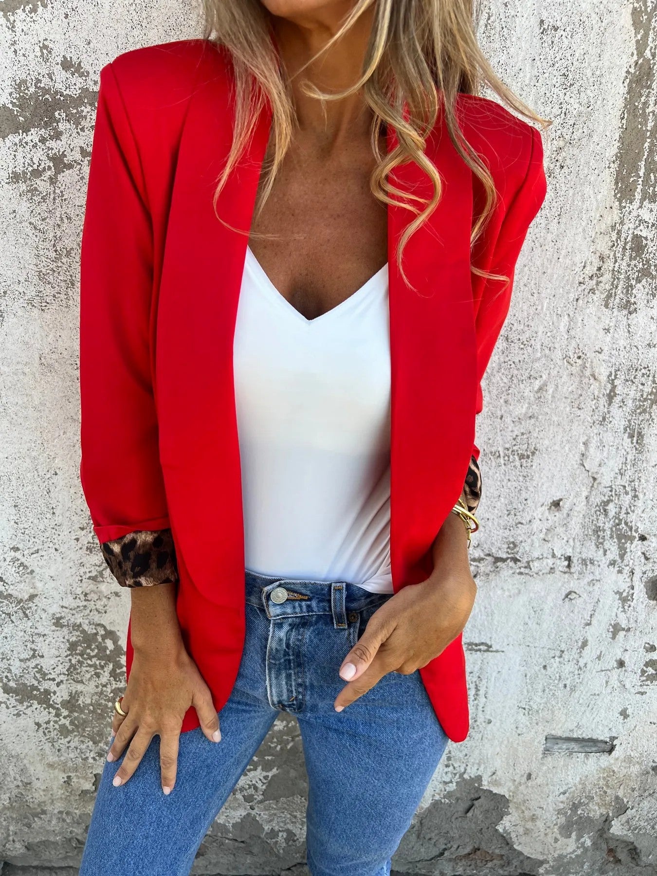 Damen Eleganter Blazer mit animalischem Muster an den Ärmeln ModeGeist