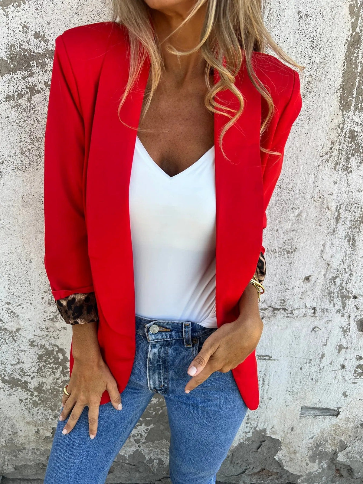 Damen Eleganter Blazer mit animalischem Muster an den Ärmeln ModeGeist
