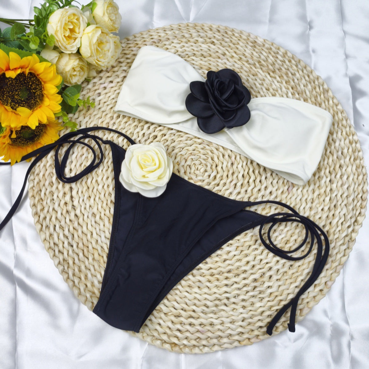 Bikini Set für Damen mit Blumen-Oberteil und schickem Höschen von MODEGEIST