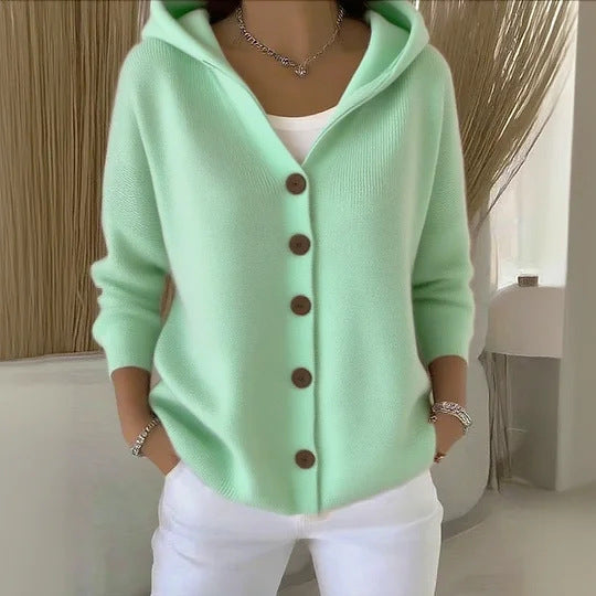 Damen Kapuzenstrickjacke mit praktischen Knopfdetails und lässigem Schnitt ModeGeist