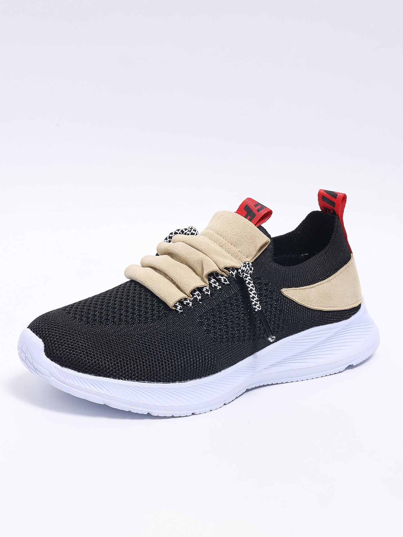 Sportliche Damensneaker mit flexiblem Obermaterial und rutschfester Sohle von MODEGEIST
