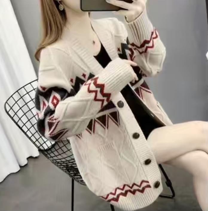Damen Strickjacke mit modernem Zopf- und geometrischem Muster ModeGeist