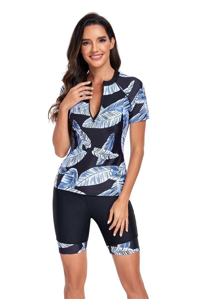 Sportlicher Damen-Badeset mit Blumenmuster und atmungsaktiven Materialien von MODEGEIST