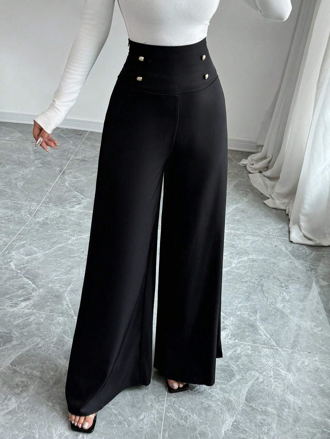 Damen Weite High-Waist Hose mit dekorativen Knöpfen ModeGeist