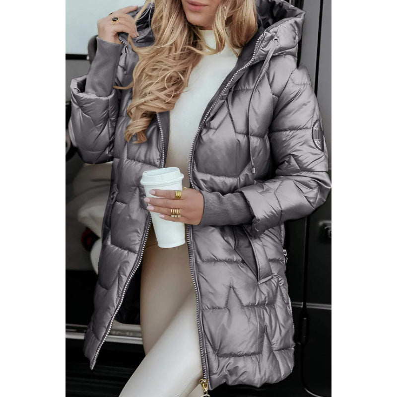 Damen Longline Steppjacke mit abnehmbarem Kapuzenfutter und seitlichen Reißverschlusstaschen ModeGeist