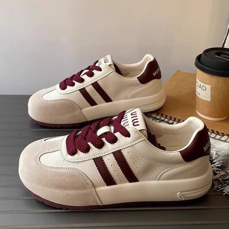 Sportliche Damen-Sneaker mit robuster Oberfläche und rutschfesten Sohlen von MODEGEIST
