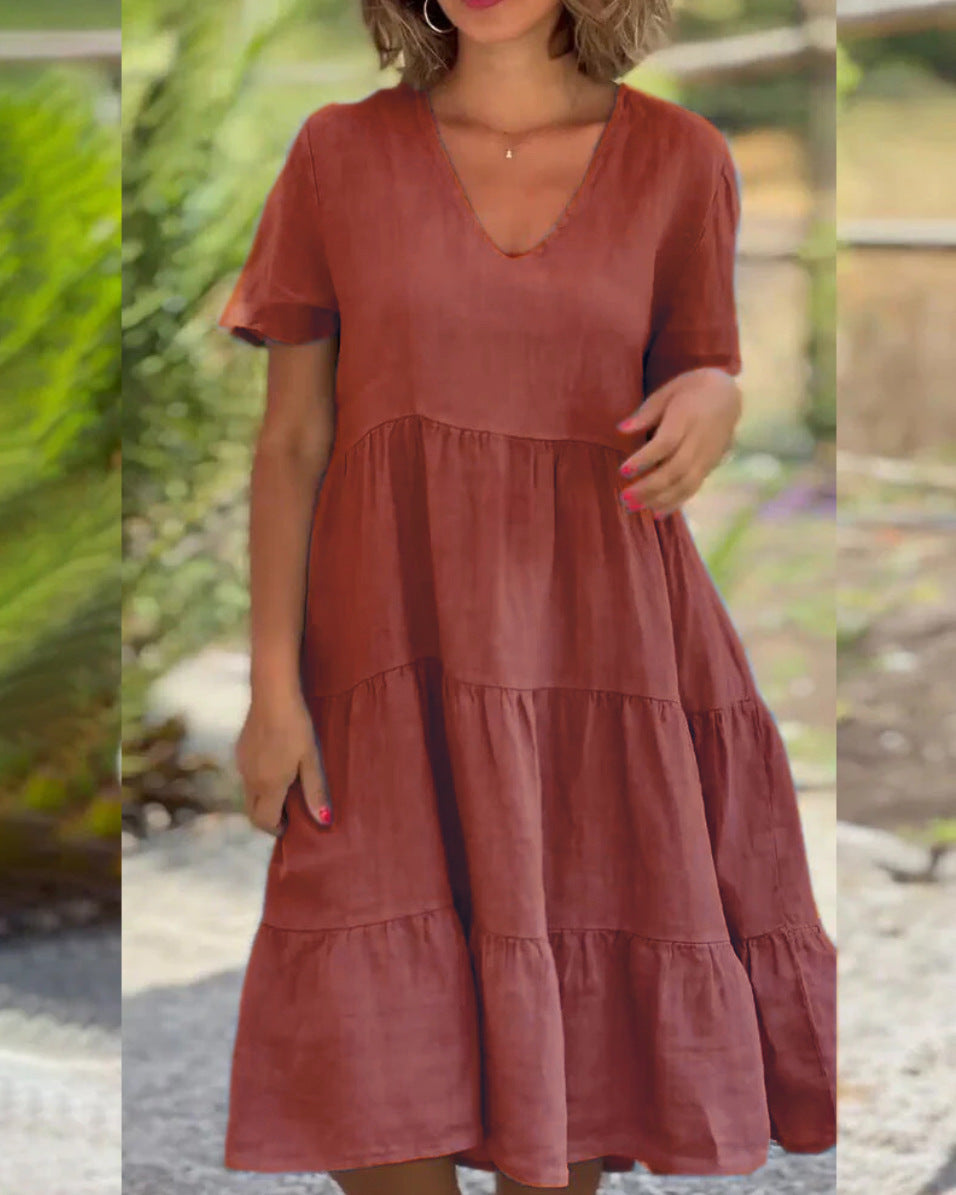 langes Damenkleid mit V-Ausschnitt und weitem Rock von MODEGEIST