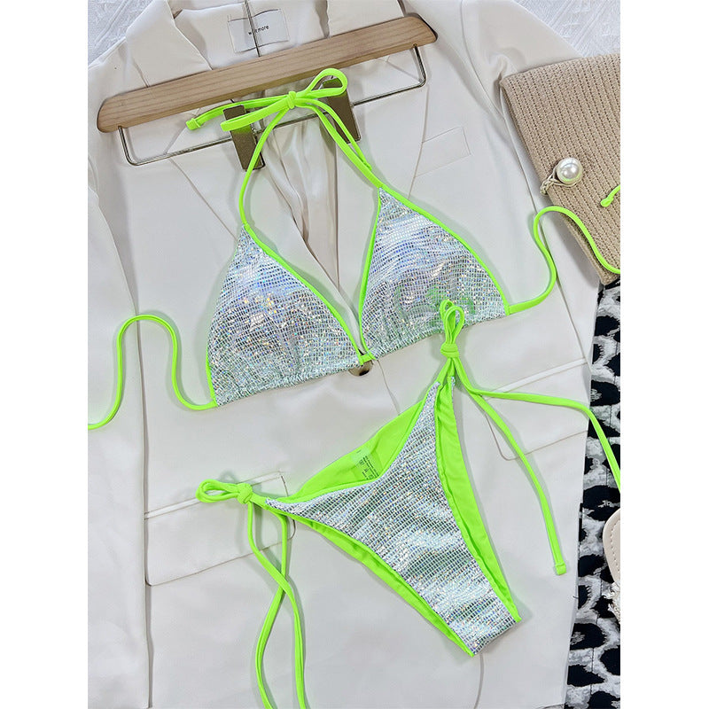 Glänzender Netz-Bikini mit Dreieck-Oberteil und verstellbaren Bändern - Trendiger Bademoden-Look