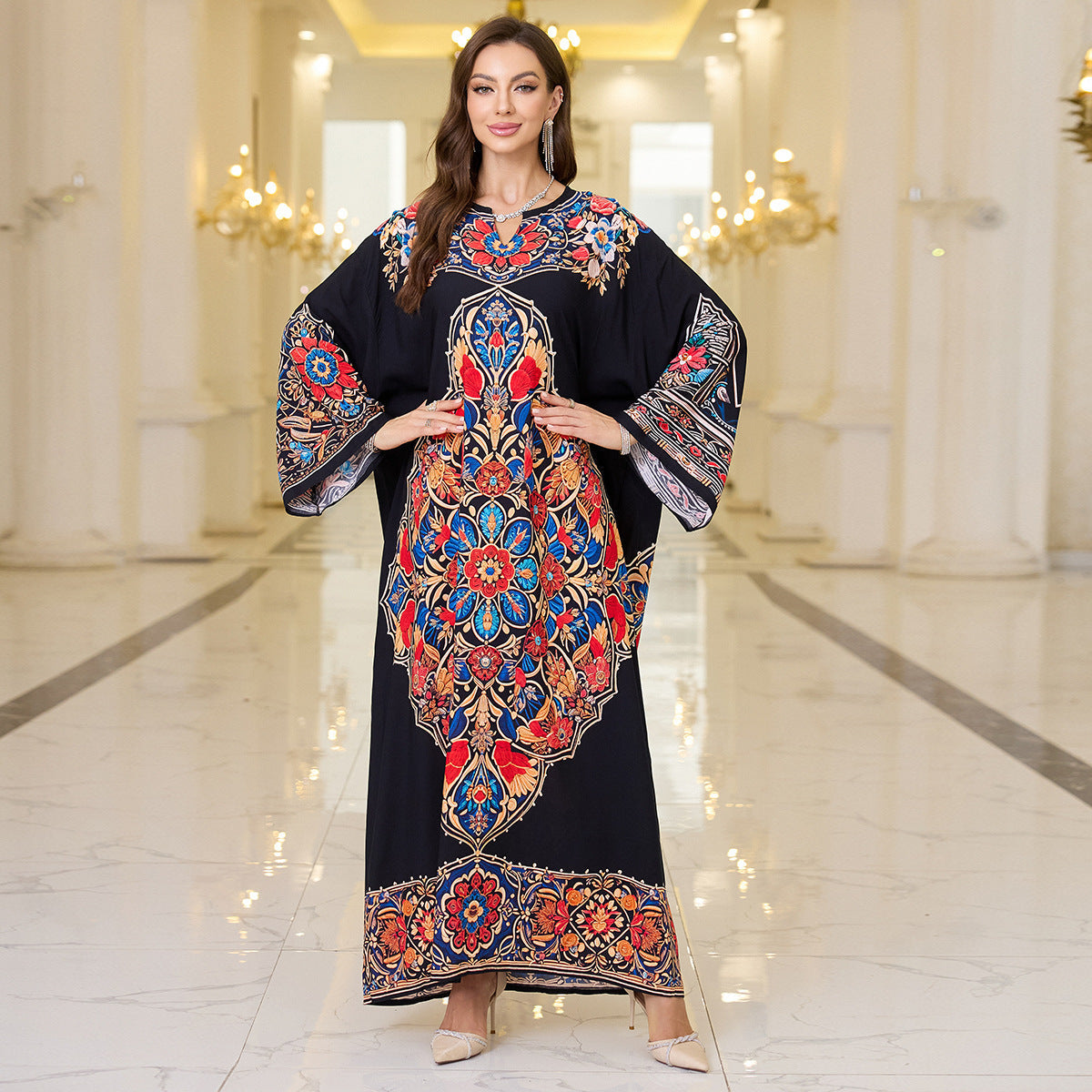 Modischer Damen-Kaftan mit langem Arm und kunstvollem Stickmuster
 - MODEGEIST