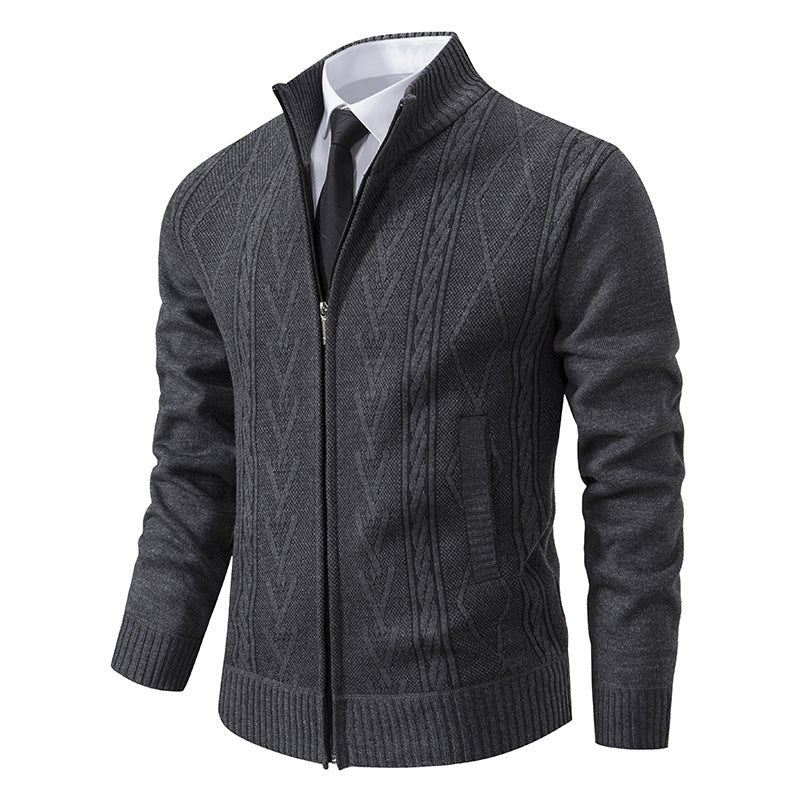 Herren Strickjacke mit modernem Zopfmuster und hochgeschlossenem Kragen ModeGeist
