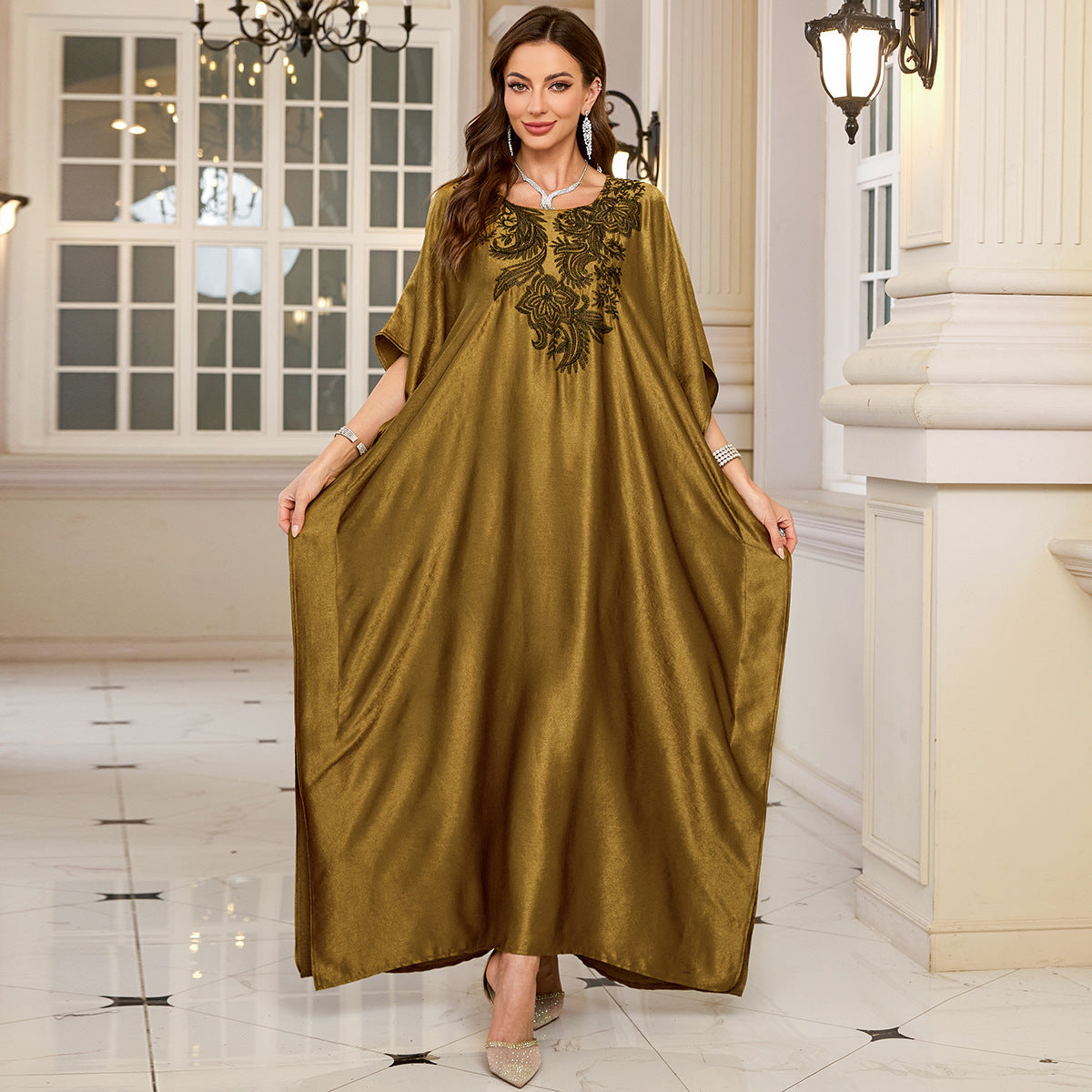 Eleganter Damenkaftan mit feiner Stickerei und bequemem Schnitt von MODEGEIST
 - MODEGEIST