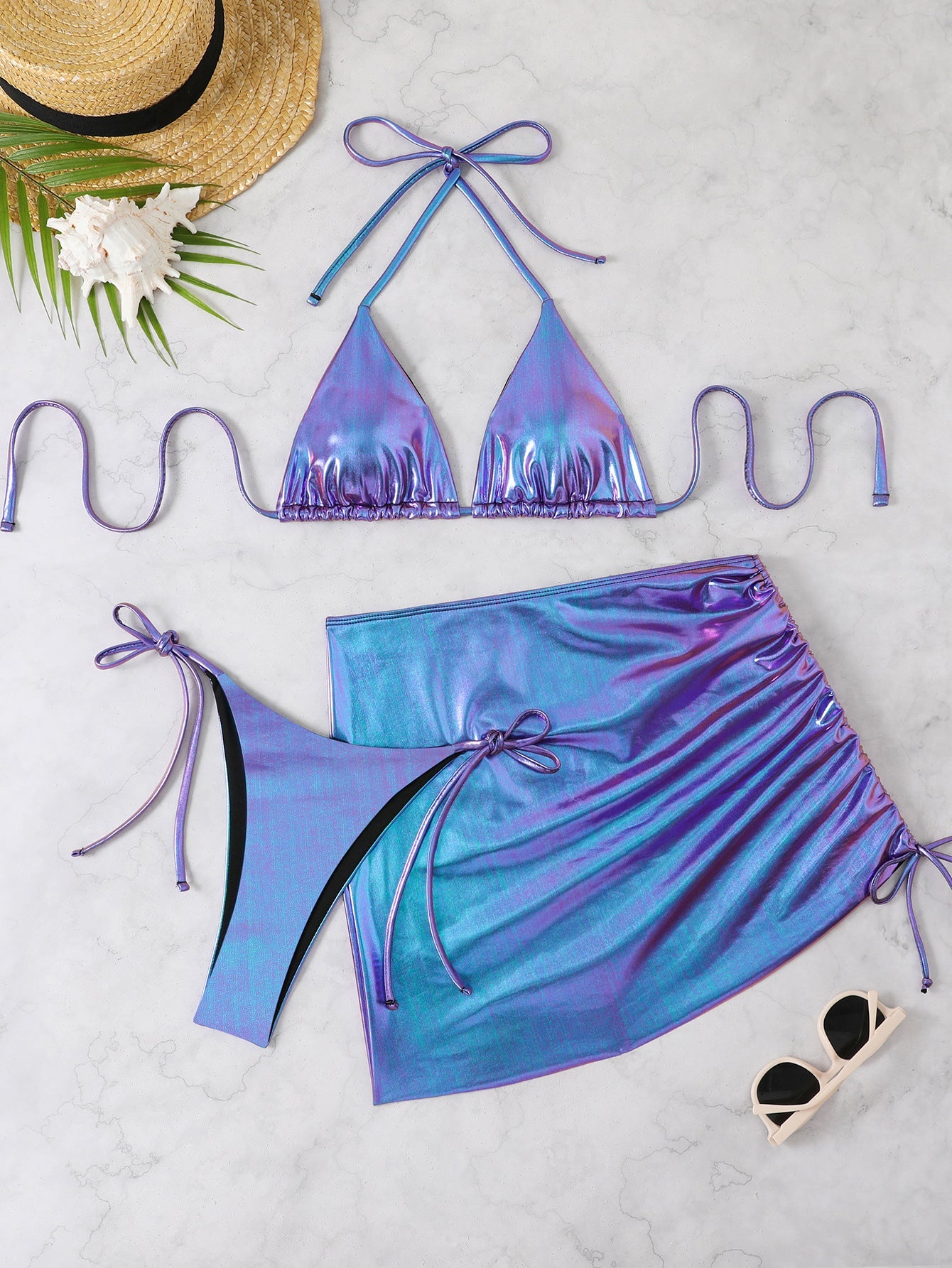 Glänzender Dreieck-Bikini mit Raffrock für Damen von MODEGEIST
