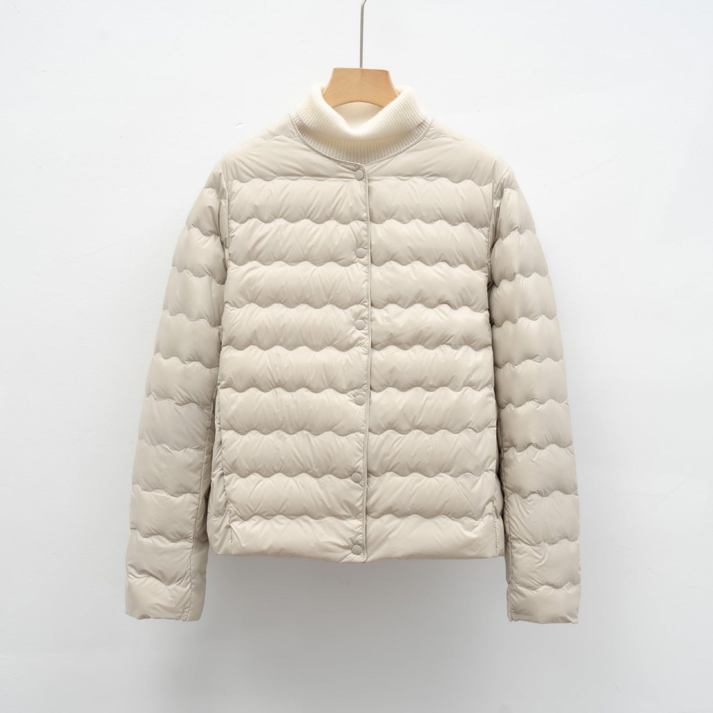 Damen Leichte gesteppte Jacke mit hochgeschlossenem Kragen und elastischen Bündchen ModeGeist