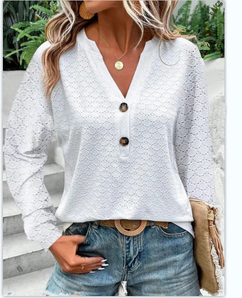 Modisches Blusenshirt für Damen mit tiefem V-Ausschnitt und besonderem Knopfdesign