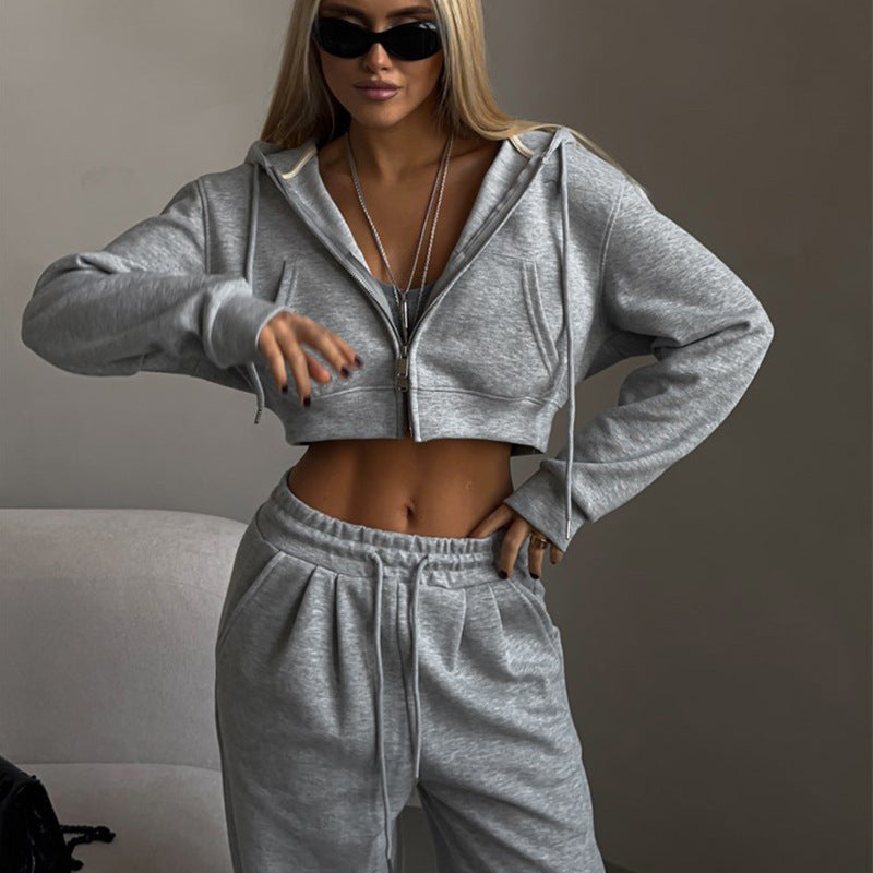 Damen sportliches Set mit cropped Kapuzenpullover und weitem Jogginghose ModeGeist