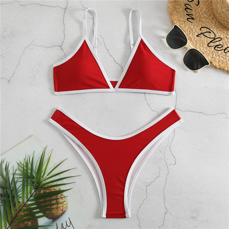 Moderner Damen-Bikini mit Dreiecks-Oberteilen und Kontrastdetails