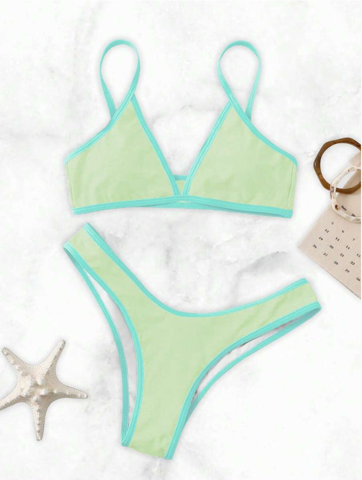 Moderner Damen-Bikini mit Dreiecks-Oberteilen und Kontrastdetails