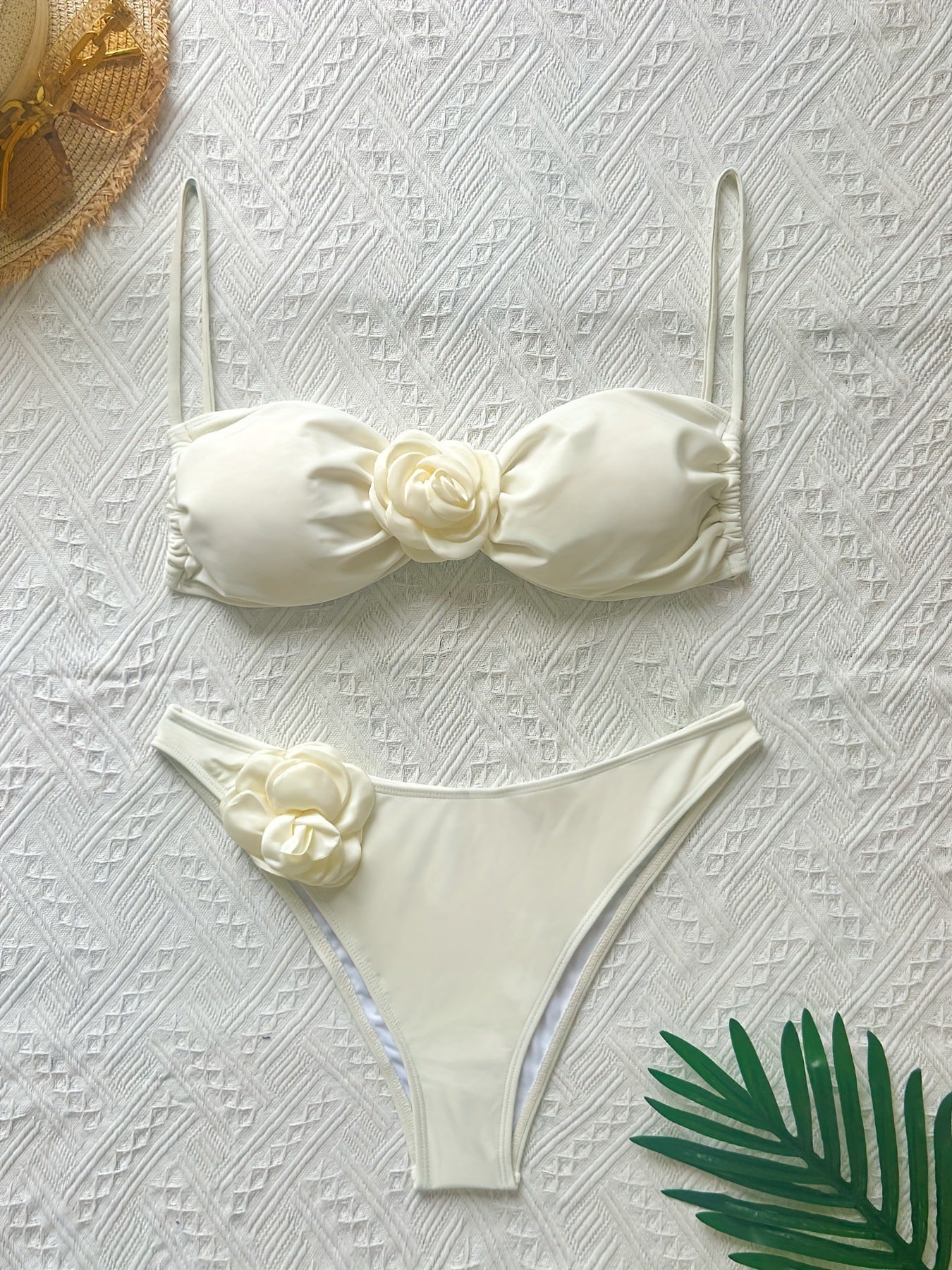 Modischer Damen-Bikini mit Blumenmuster