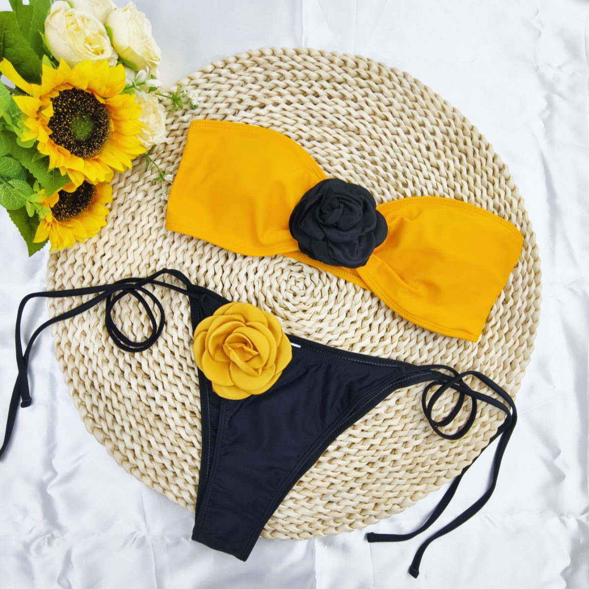 Bikini Set für Damen mit Blumen-Oberteil und schickem Höschen von MODEGEIST