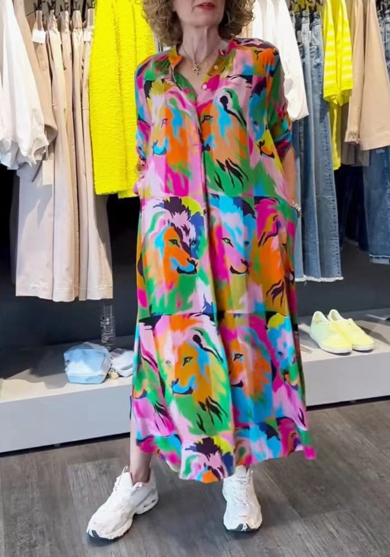 Modisches Maxikleid für Damen mit farbenfrohem Löwenmotiv und Taschen