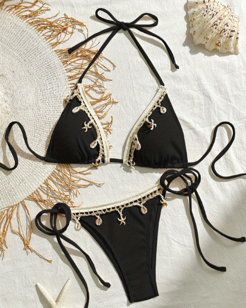 Eleganter Damen-Bikini mit Dreieck-Oberteil, Schnürungen und hübschen Details