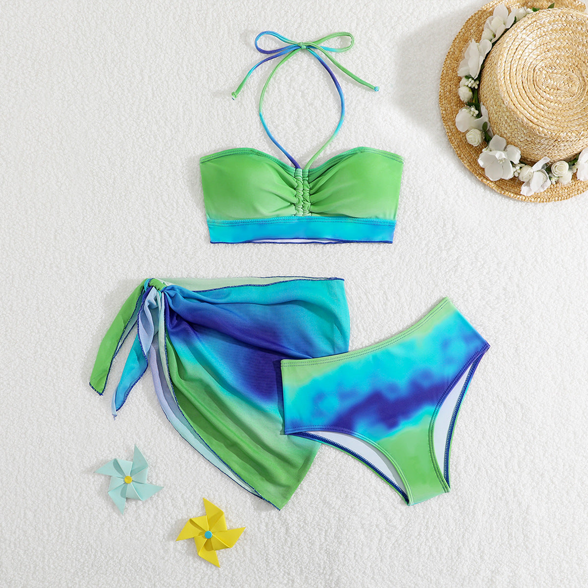 Moderner Damen Bikini mit Bandeau-Oberteil und Wickelrock von MODEGEIST