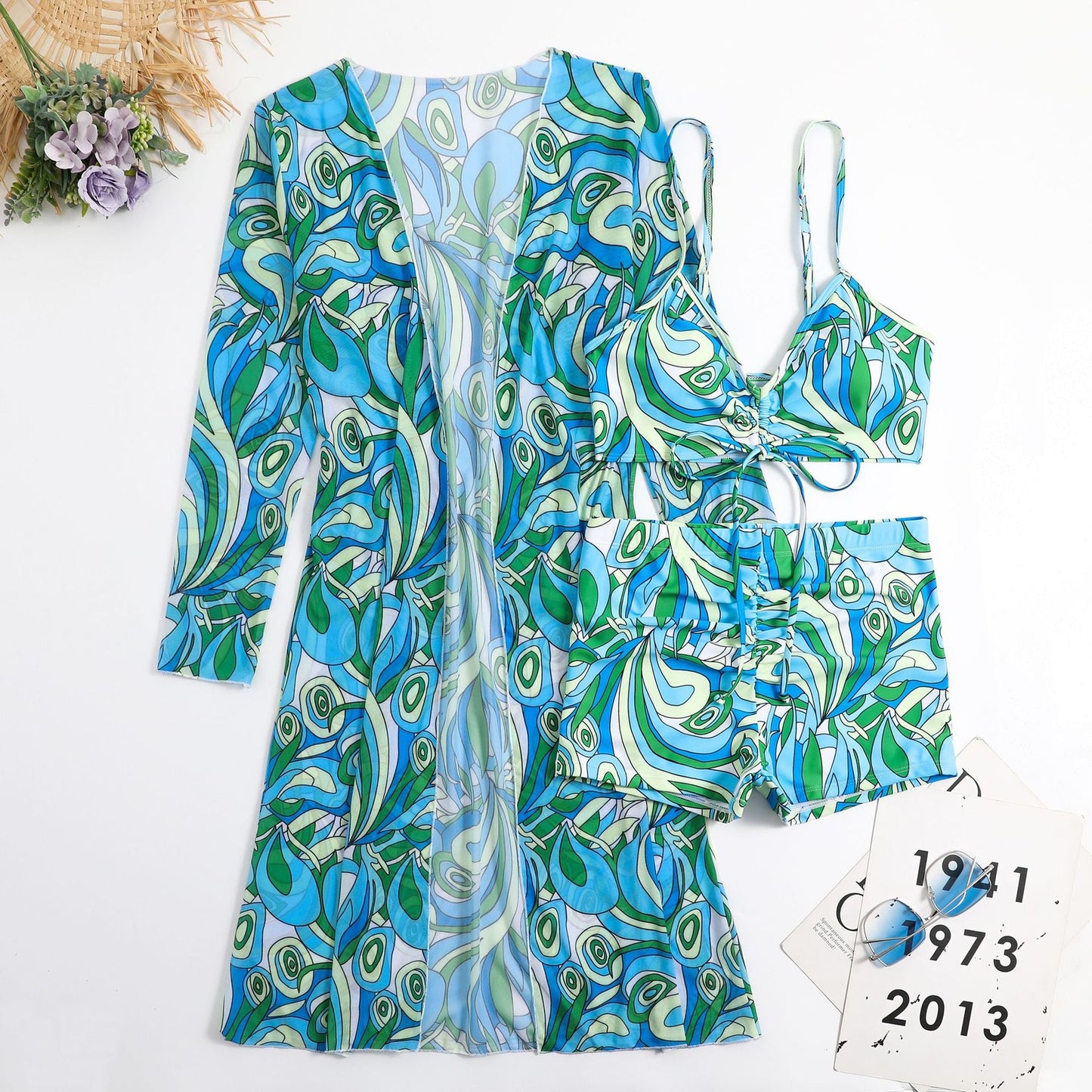 Stilvoller Damen Strandkimono und Bikini-Set von MODEGEIST
