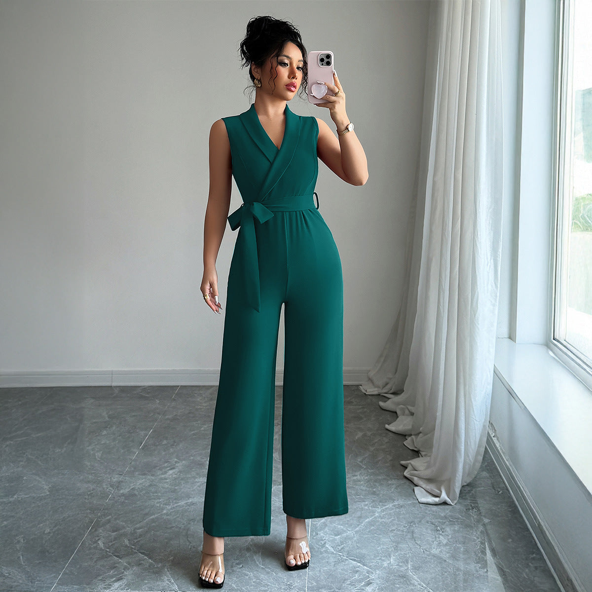 Elegantes Damen-Wickeljumpsuit mit weitem Schnitt von MODEGEIST