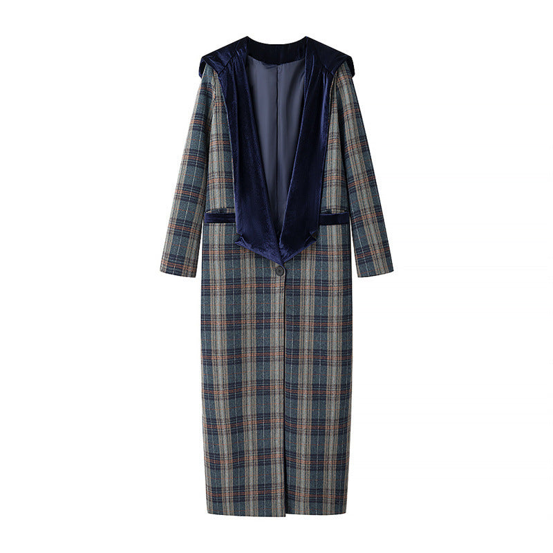 Damen Langer Blazer mit eleganter Karomusterung und luxuriösem Samtkragen ModeGeist
