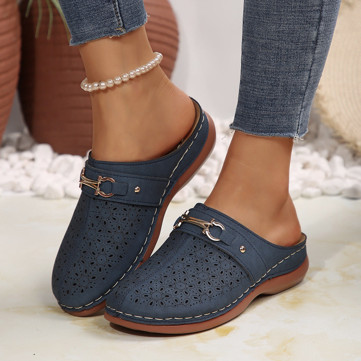 Damen gemütliche Hausschuhe mit filigranem Lochmuster ModeGeist