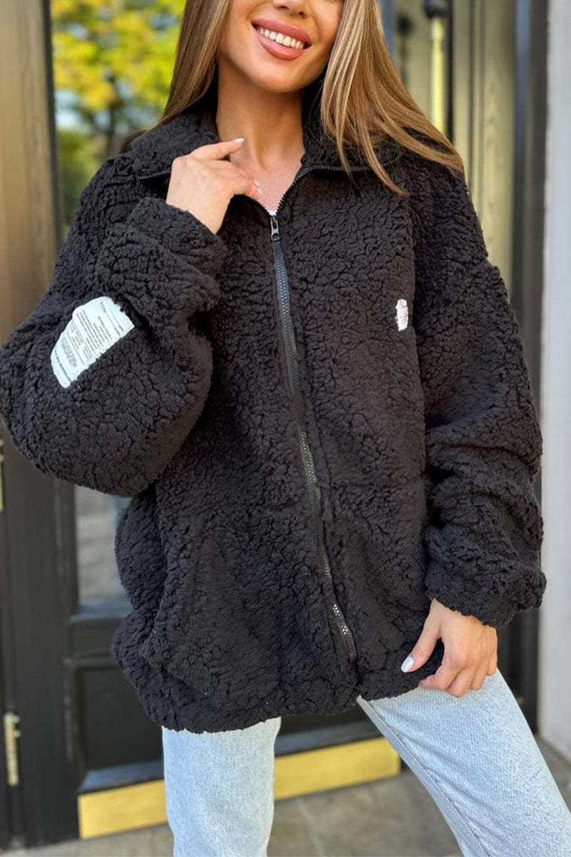 Damen Kuschelige Fleecejacke mit praktischen Taschen und hohen Kragen ModeGeist