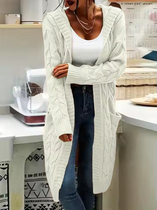 Damen Strickjacke im lässigen Langschnitt mit Zopfmuster und praktischen Taschen ModeGeist