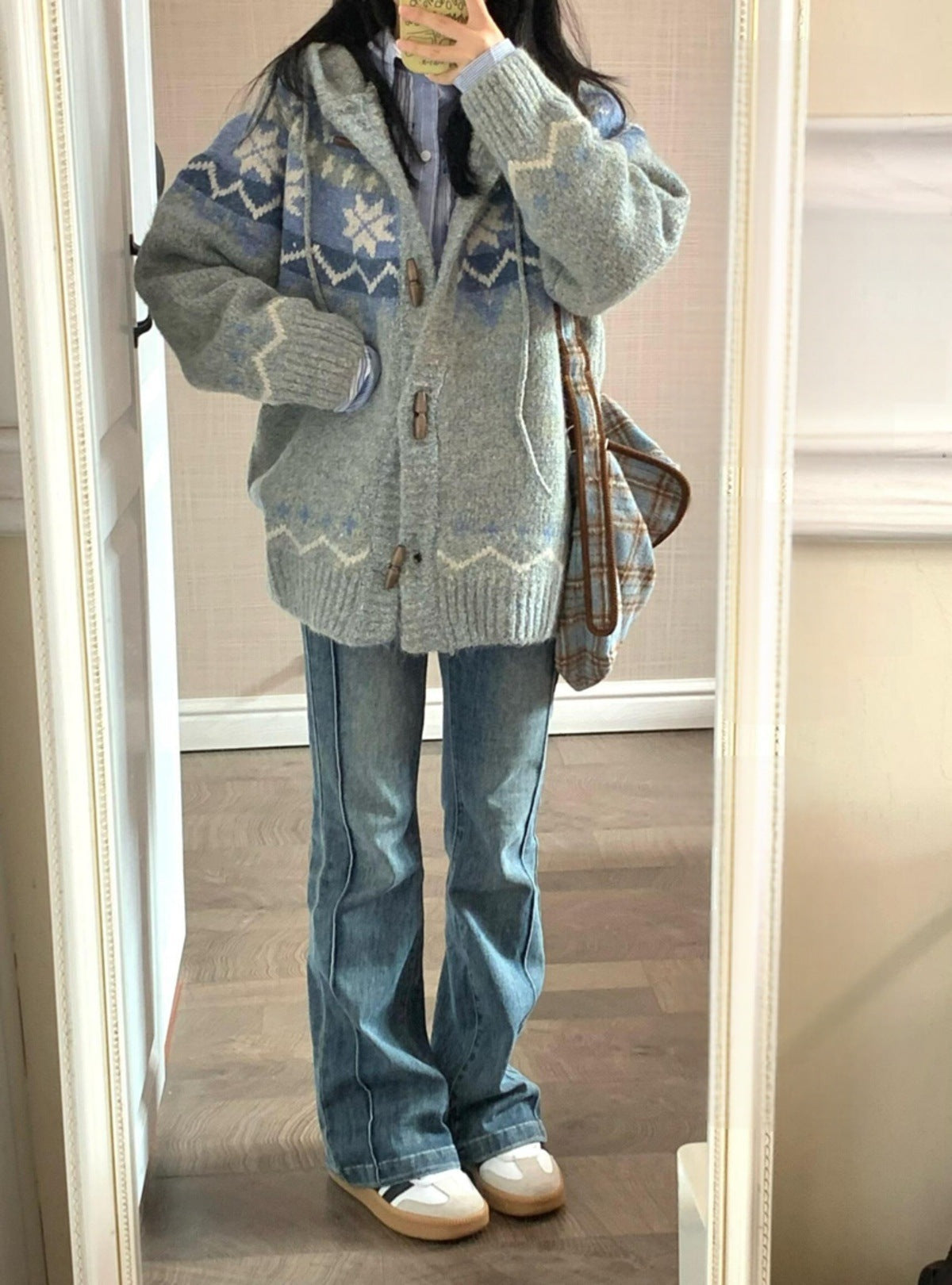 Damen kuschelige Strickjacke mit hohem Kragen und Ornamenten ModeGeist