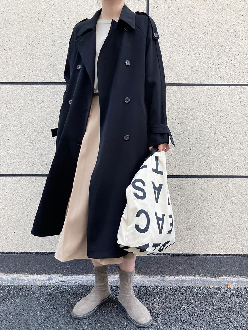 ModeGeist | Lässiger, Britischer Stil Lockerer, mittellanger Trenchcoat