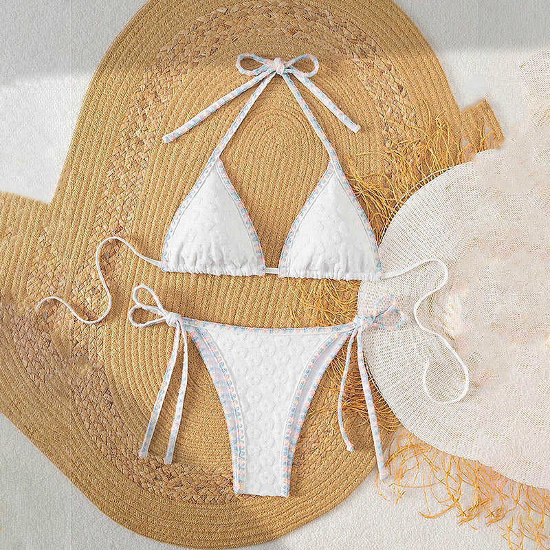 Blumiger Damen-Bikini mit Dreieck-Oberteilen und verstellbaren Bändern von MODEGEIST