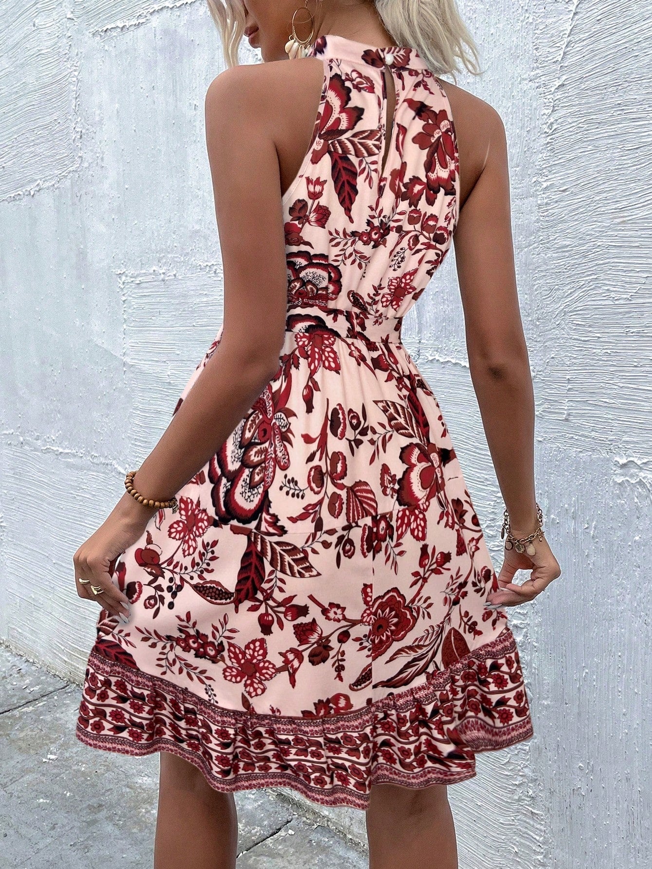 Damen Sommerliches Kragenkleid mit floralem Design und Bindegürtel ModeGeist